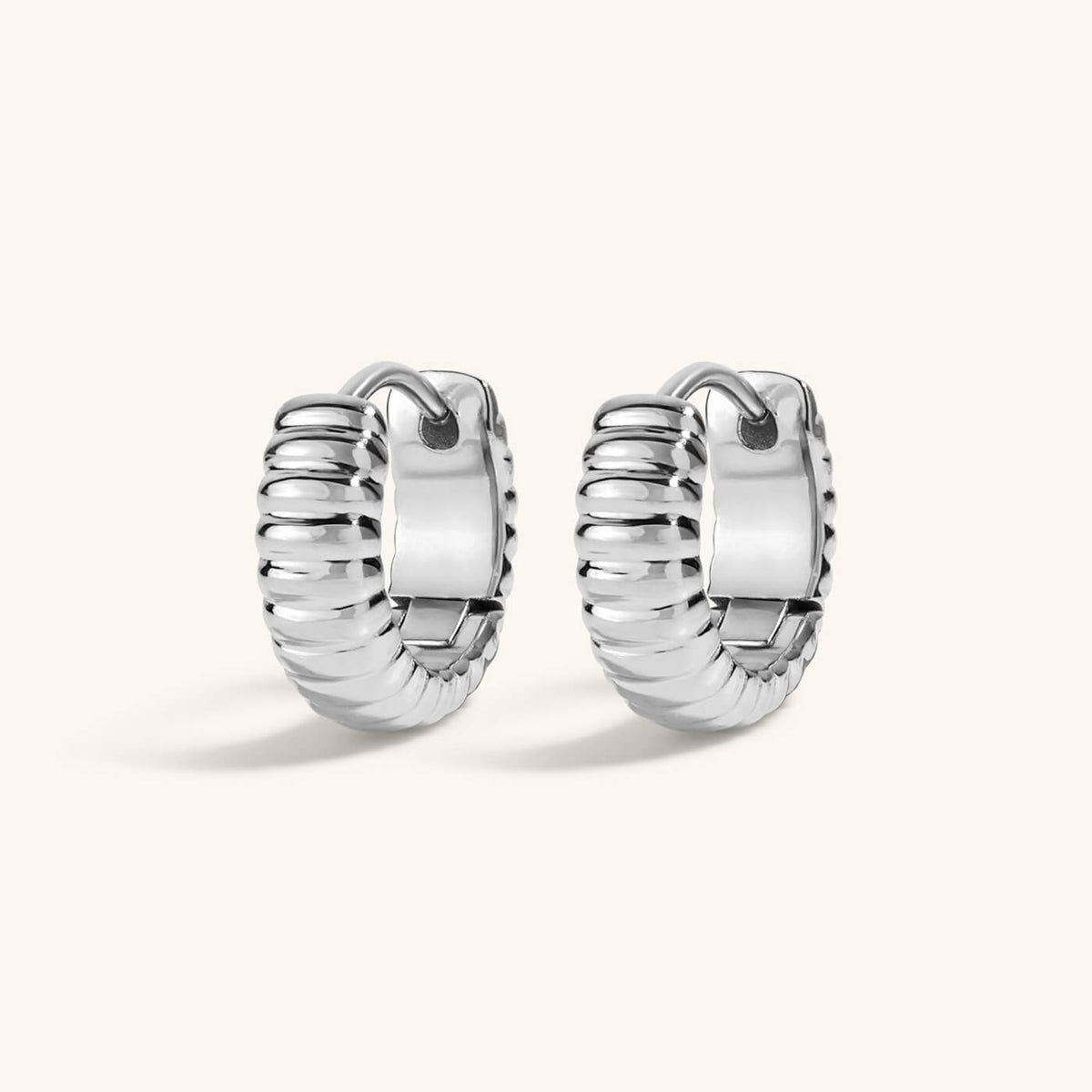 Plisse Huggie Hoops, 13mm